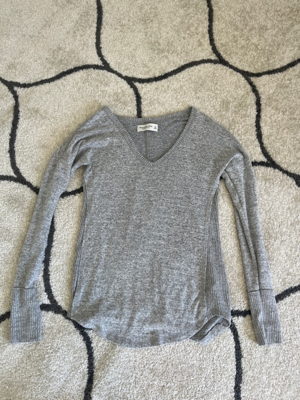 Abercrombie & Fitch Gray V-Neck Long Sleeve Top (soft/cozy)